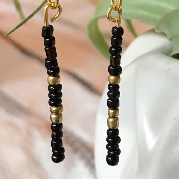 Black and gold handmade earrings - Picture 3 of 3